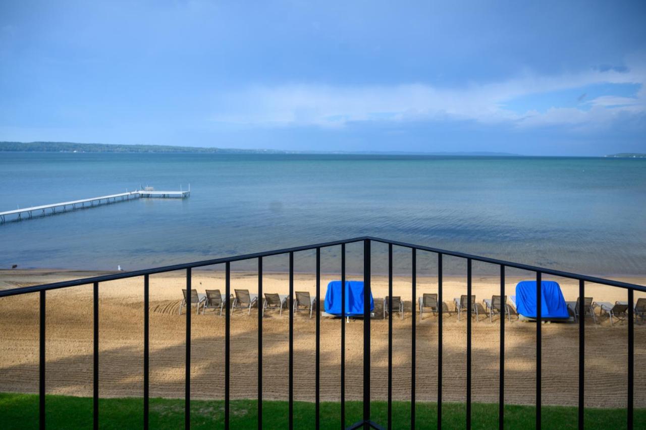 Hotel Pointes North Beachfront Traverse City